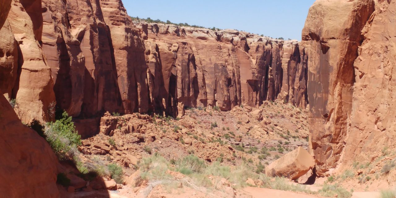 Exciting off road drive Canyonlands